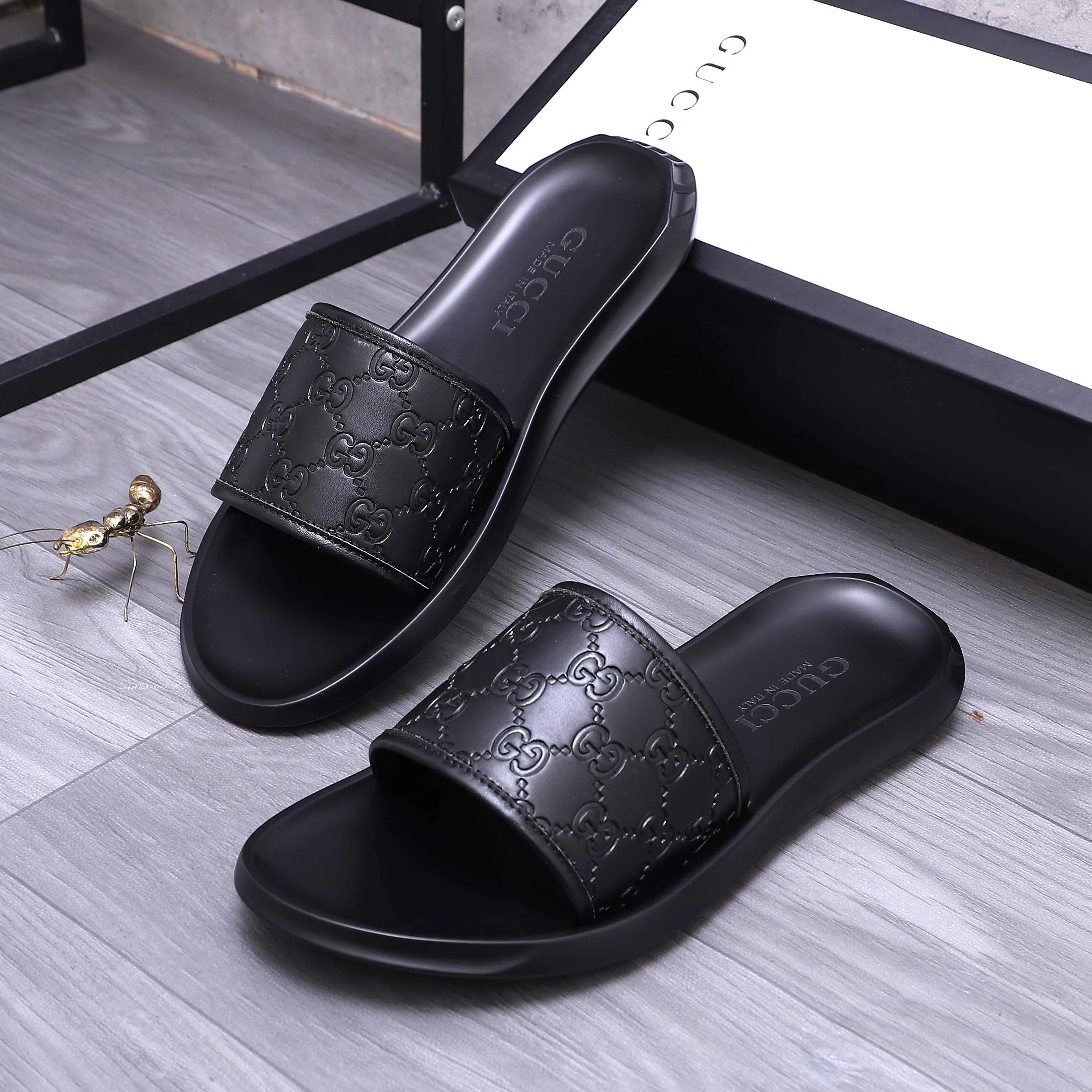 Men's shoes 💰280 Product trademark: GUCCI "Gucci" slippers Regular size: 38-44 (45.46 custom-made, non-returnable) Product materials: Selected embossed cowhide upper, instep imitation leather lining, original outsole